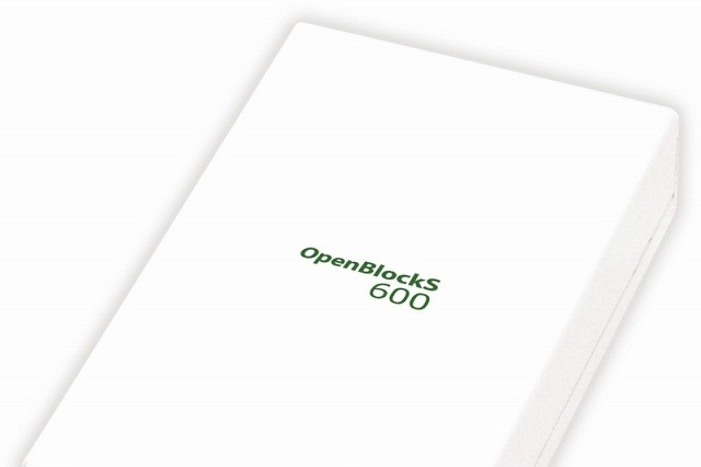 ぷらっとホーム、Debian採用の企業向け手のひらサイズサーバ「OpenBlockS 600D」発売 画像