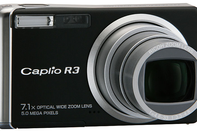 リコー、手ブレ補正搭載コンパクトデジカメ「Caplio R3」のブラックモデル 画像