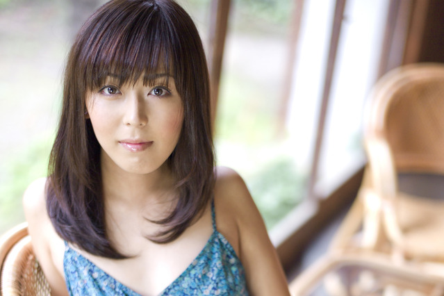 清楚な伊藤えみがオトナのエロスに挑戦する撮り下ろしグラビア 画像
