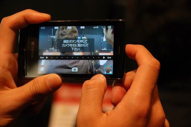 シャープ製スマートフォン「GALAPAGOS 003SH」が販売開始……人気ゲームのプリインストールも 画像