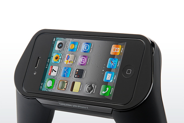 ゲームコントローラー感覚のiPhone/iPod touch用ゲームグリップ 画像