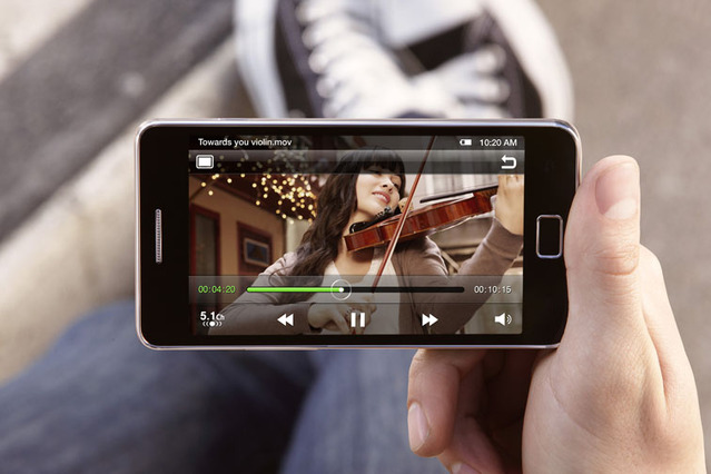 【ビデオニュース】「GALAXY S II」CM動画がYouTubeで公開に 画像