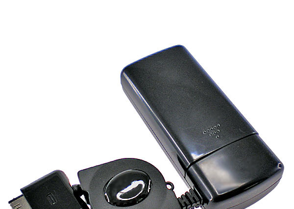 実売399円、iPhone 4を単3形乾電池2本で充電可能なモバイルバッテリ 画像