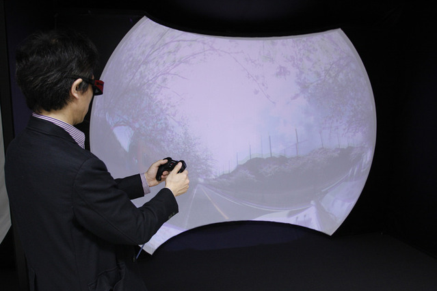 【Wireless Japan 2011(Vol.1)】NTTドコモ、世界に先駆け次世代LTE“LTE-Advanced”をお披露目! 画像