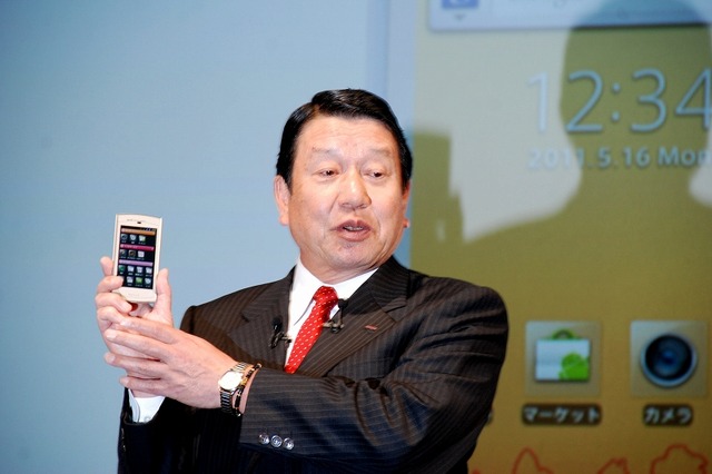 NTTドコモ新機種発表会……山田社長、震災の影響や開発体制にも言及 画像