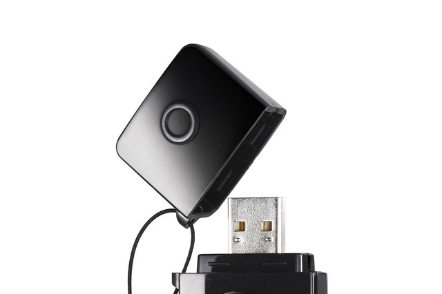USBメモリサイズのヘッドホンアンプ搭載小型オーディオデバイス 画像