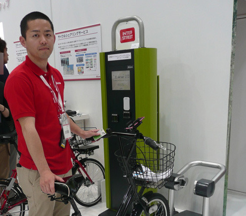【Wireless Japan 2011（Vol.14）】NTTドコモ、その場で会員登録できる汎用型サイクルシェアリングシステムを公開！ 画像