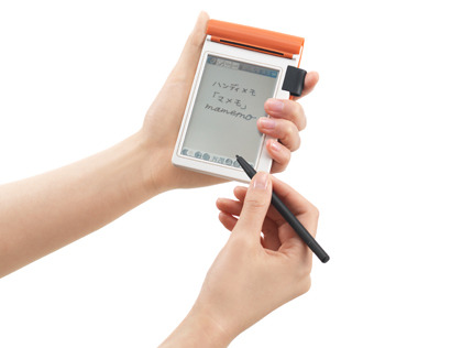 キングジム、タッチペンで液晶にメモ書きする電子メモ「マメモ」のメモ帳タイプ 画像