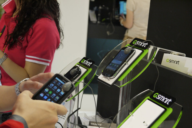 【COMPUTEX TAIPEI 2011（Vol.15）：動画】Gigabyte、デュアルSIM仕様のスマートフォン2種 画像