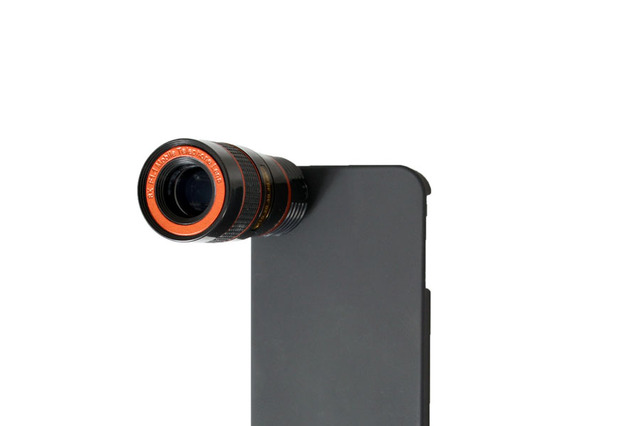 iPhone 4に8倍望遠レンズを搭載する専用キット 画像