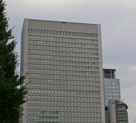 日立製作所の通期業績見通し、最終利益2000億円 画像