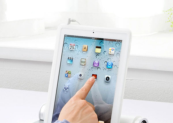 サンワダイレクト、iPad 2対応スタンド付きステレオスピーカー 画像