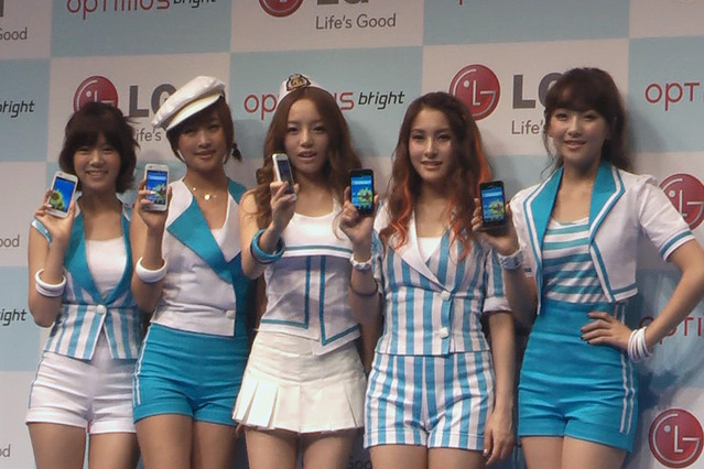 KARAがLGスマホ発売記念イベントに登場！“パラパラ”を披露 画像