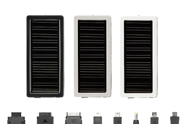 実売2,980円、iPhone/スマホの充電が可能なソーラーバッテリ 画像