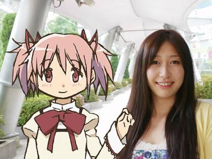「魔法少女まどか☆マギカ」キャラとの合成写真が撮れるコラボデジカメ 画像