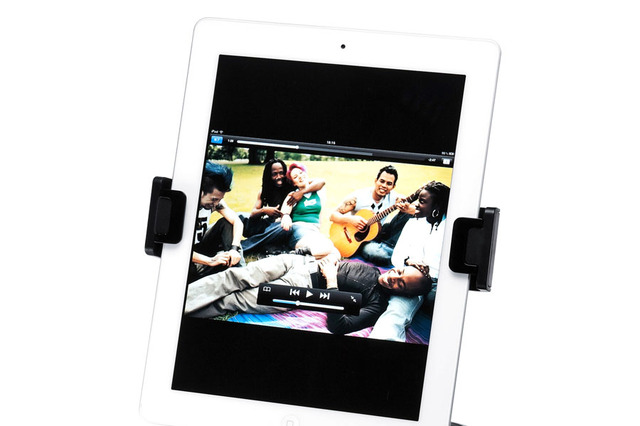 充電とYouTubeなどの視聴が同時にできるサブウーハー搭載iPad/iPad 2対応スピーカー 画像
