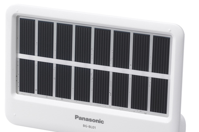 パナソニック、ソーラーパネル搭載の文庫本サイズLEDライト……乾電池充電も可能 画像