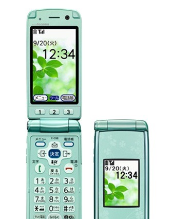 らくらくホン7の新色「ミントグリーン」が28日に発売 画像