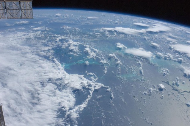 NASA、宇宙から見たハリケーン「アイリーン」 画像