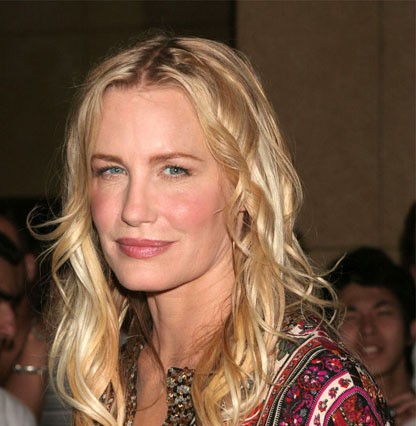 ダリル・ハンナ、ホワイトハウス前の抗議活動参加で逮捕 画像