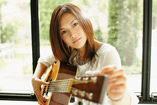 東日本大震災への想いを歌ったYUIのニューシングルをいち早く 画像