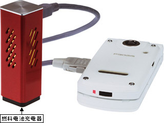 ドコモ、PEFC型燃料電池を開発し、携帯電話の充電器として動作検証に成功 画像