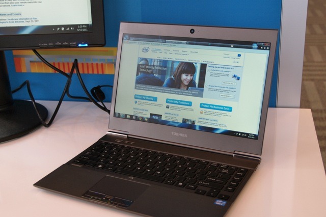 【IDF 2011（Vol.7）】ノートPCの主流はUltrabookに！各社がIvy Bridge搭載製品を開発中 画像
