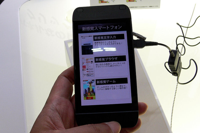 【CEATEC 2011(Vol.11):動画】新しい感覚を味わえるKDDIブース 画像
