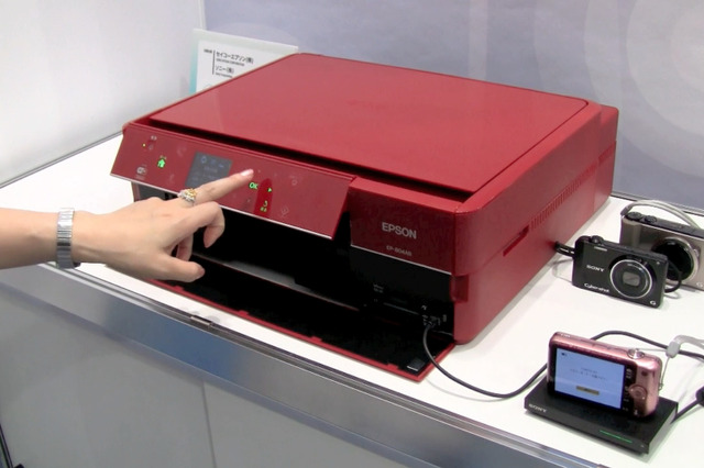 【CEATEC 2011（Vol.31）】実効 375Mbpsの超高速データ転送を実現するTransferJetを体感！ 画像