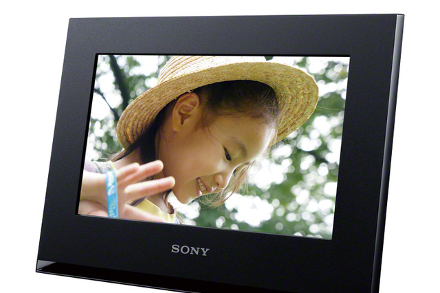 ソニー、Wi-Fi通信でメールの添付画像を再生ができるデジタルフォトフレーム2機種 画像