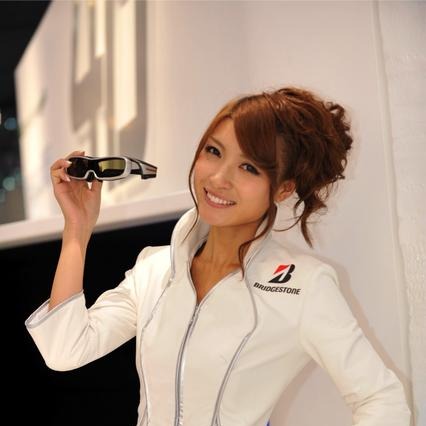 【フォトレポート】東京モーターショー 2011 コンパニオン…ブリヂストン 画像