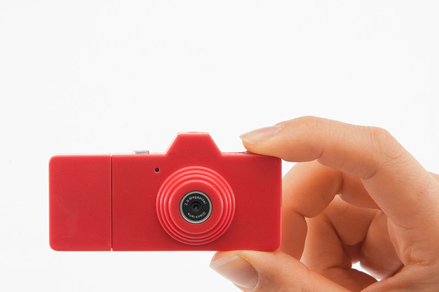 実売2,980円、USBメモリとしても使えるトイデジカメ……音声付き動画撮影にも対応 画像