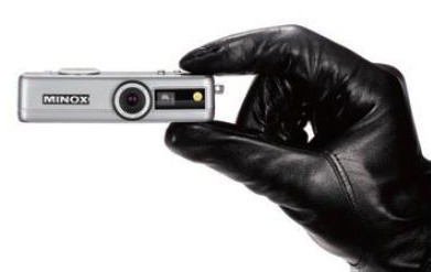 見た目はスパイカメラ！ ディスプレイ・フラッシュが着脱式の独ミノックス製デジカメ 画像