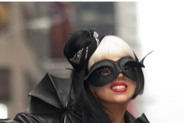 レディー・ガガ、元アシスタントから訴えられる 画像