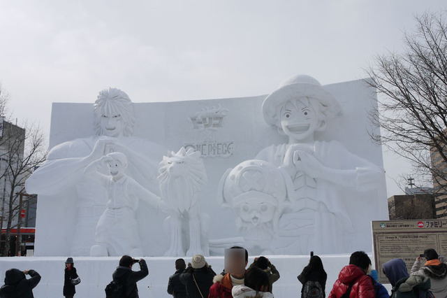 「さっぽろ雪まつり」明日開幕!大型雪像やジャンプ台に人だかり 画像
