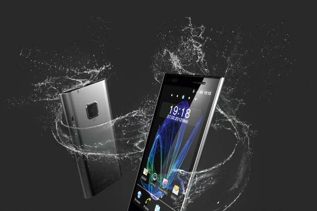 パナソニック、グローバルモデル防水スマホ「ELUGA」を欧州市場に投入 画像