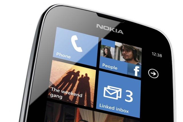 【MWC 2012（Vol.17）】Windows PhoneのバリューモデルLumia 610をノキアが発表  画像