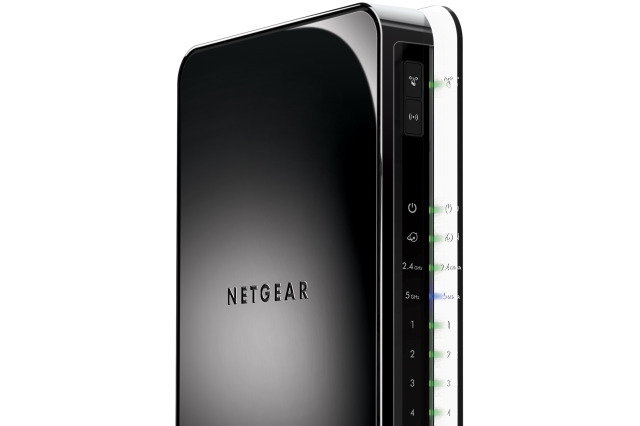 ネットギア、2.4・5GHzの2帯域で同時に450Mbpsの高速通信が可能な無線LANルータ 画像