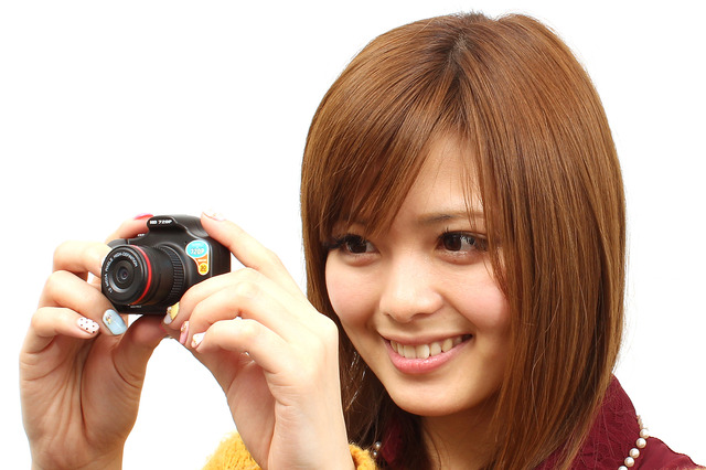ドライブレコーダーにもなる！　小型ながらHD画質の動画撮影が可能なトイカメラ 画像