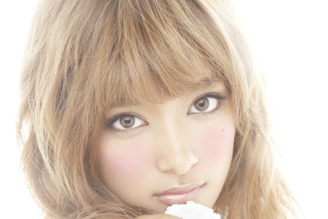 ローラがソロでCDデビュー決定！「ポップで明るい感じの曲に」 画像