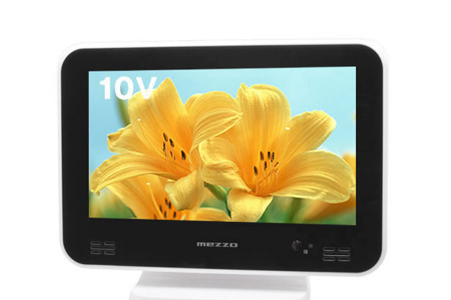 実売1万2千円！　見やすい角度に調整できるスタンド付き10型液晶テレビ 画像