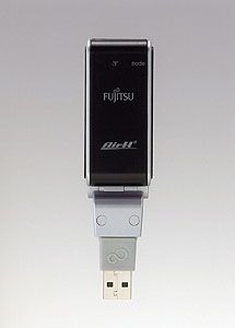 富士通、AirH”128k対応のUSBスティック型端末「AH-F401U」を発売 画像