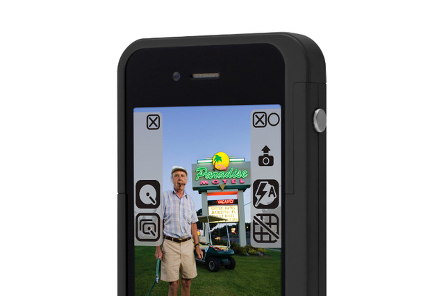 iPhone 4S/4のカメラに連写やフォーカス機能を拡張できるハードケース 画像