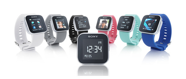ソニー、Xperiaの情報を表示する時計型デバイス「SmartWatch MN2」発売! 画像