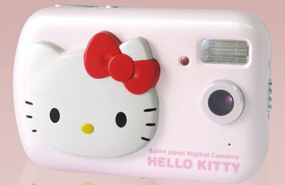 KFE、ハローキティデザインの500万画素コンパクトデジカメ「Hello Kitty DC500」 画像