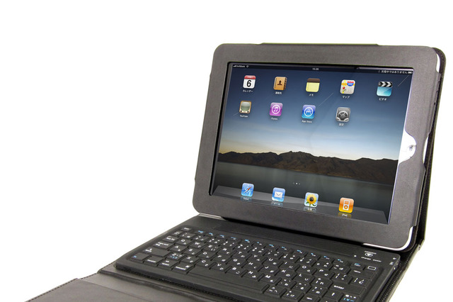新型iPadをスッキリ収納＆ノートPCに変身!?　無線キーボードを内蔵した黒革ケース 画像