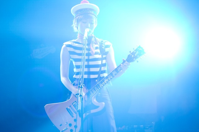 椎名林檎の新曲「自由へ道連れ」のビデオクリップ解禁 画像