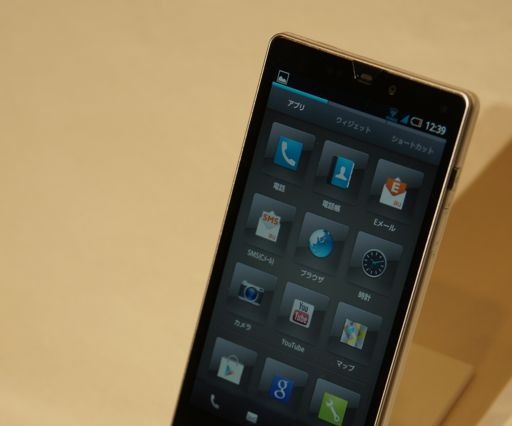 【ビデオニュース】NFCとFeliCaダブル対応!オリジナルUI登載のWiMAXスマホ「AQUOS PHONE SERIE」 画像