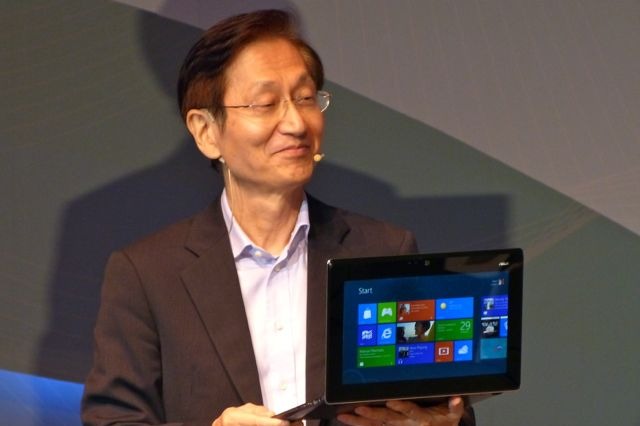 【COMPUTEX TAIPEI 2012 Vol.4】ASUS、両面液晶のWindows 8搭載タブレット「TAICHI」などを発表 画像