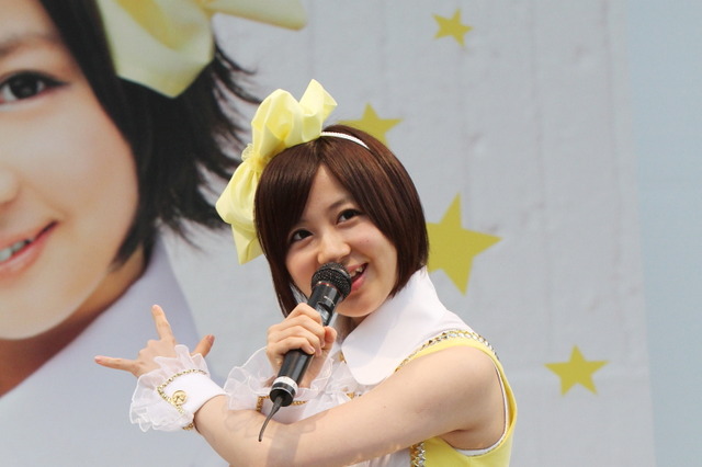 元AKB48小野恵令奈がリリースイベント！大盛況につきデビュー曲「えれぴょん」2回熱唱 画像
